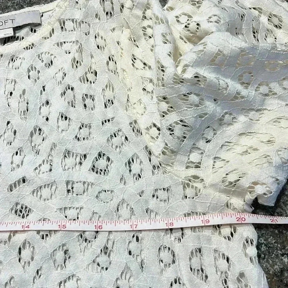 EUC Loft Cream Bone Ivory Lace Popover 3/4 Sleeve Top Blouse Shell Sz L - Picture 7 of 9